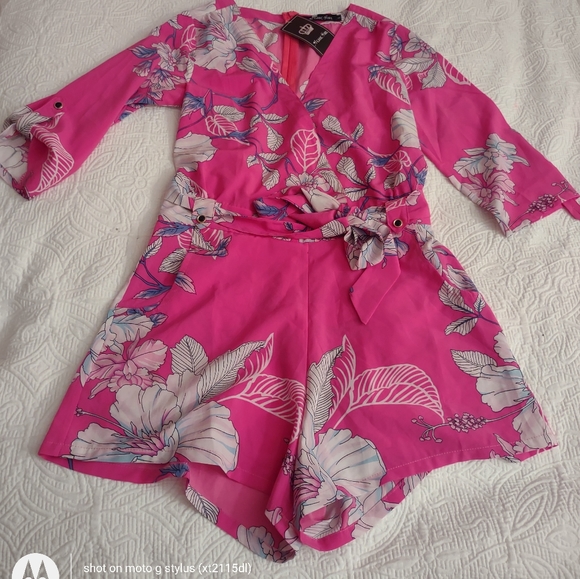 Pink 3/4 sleeves romper - Picture 1 of 9